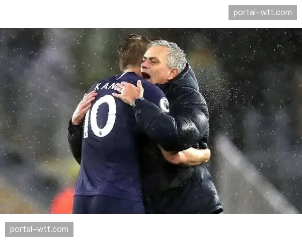 特写:凯恩进球后手指天空,告慰上周刚刚去世的父亲 特写:凯恩进球后手指天空,告慰上周刚刚去世的父亲