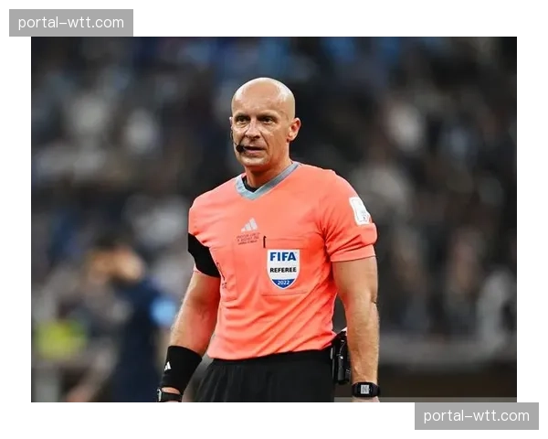 英超裁判委员会内部会议强调，将统一对“转换过程中战术犯规”的判罚尺度